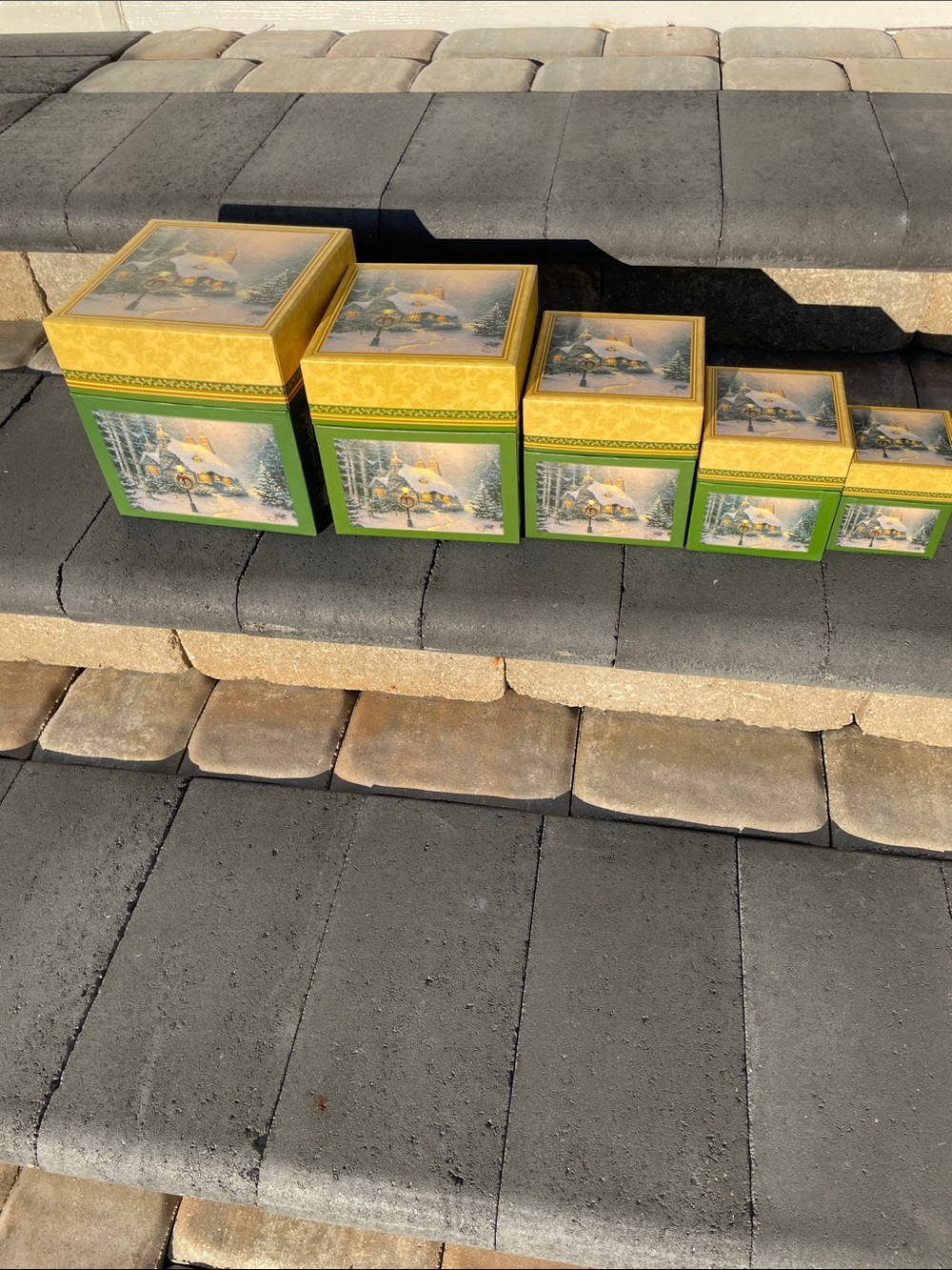 NWT set of five festive winter Thomas Kinkade nesting boxes in green and yellow.